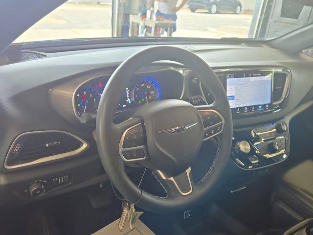 2025 Chrysler Pacifica Select FWD