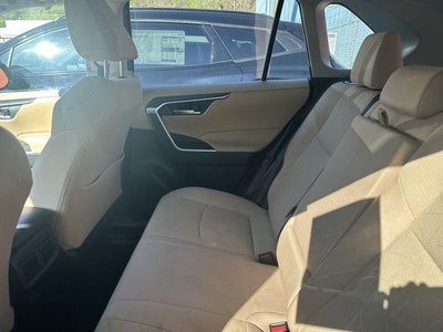 2025 Toyota RAV4 XLE AWD (Natl)