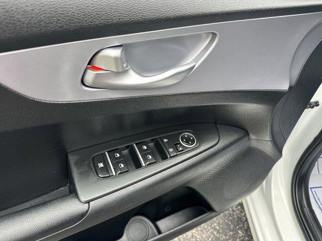 2024 Kia Forte LXS IVT