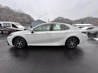 2023 Toyota Camry SE Auto (SE)
