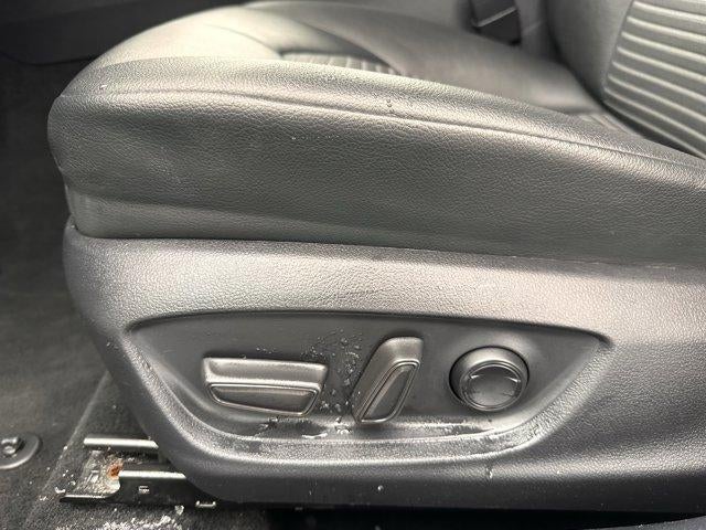 2023 Toyota Camry SE Auto (SE)