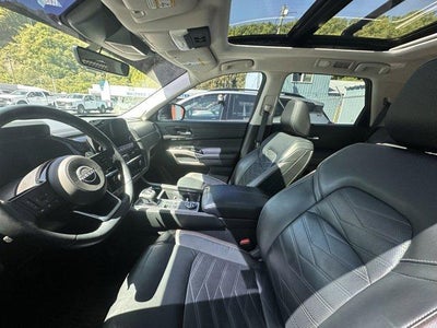 2023 Nissan Pathfinder Platinum 4WD
