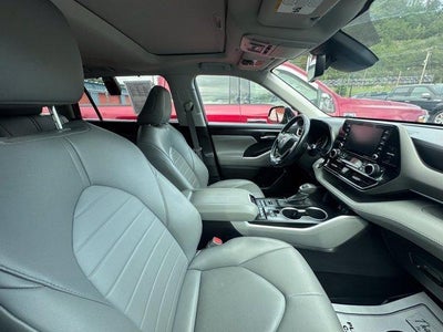 2022 Toyota Highlander XLE AWD (Natl)