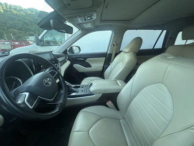 2022 Toyota Highlander XLE AWD (Natl)