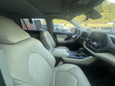 2022 Toyota Highlander XLE AWD (Natl)