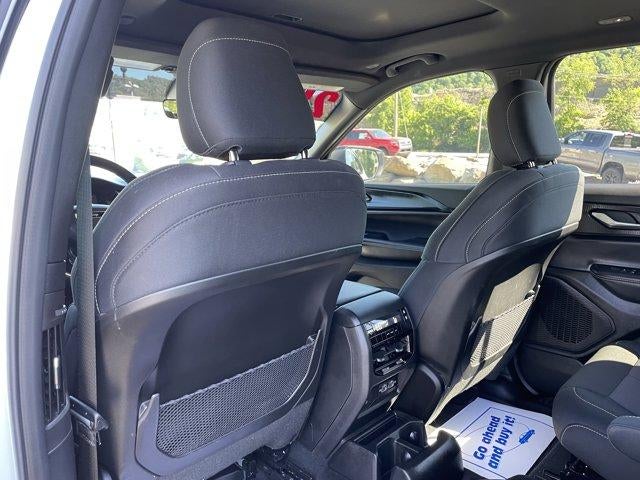 2025 Jeep Grand Cherokee L Laredo X 4x4