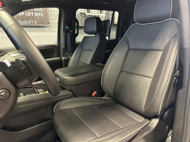 2025 Chevrolet Suburban 4WD Premier