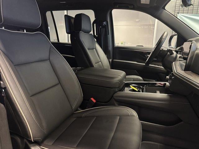 2025 Chevrolet Suburban 4WD Premier