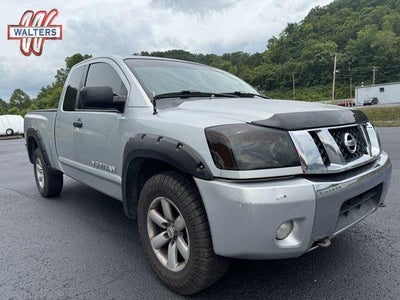 2010 Nissan Titan 4WD King Cab Short Bed SE