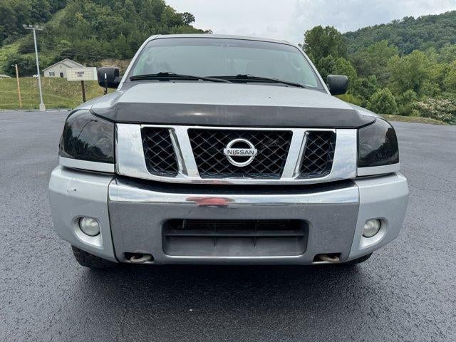 2010 Nissan Titan 4WD King Cab Short Bed SE