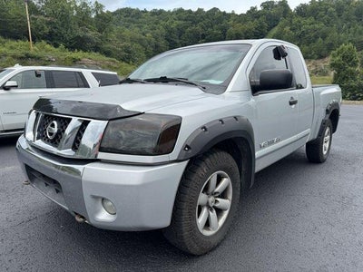 2010 Nissan Titan 4WD King Cab Short Bed SE