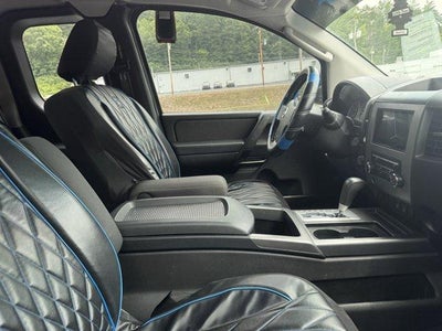 2010 Nissan Titan 4WD King Cab Short Bed SE