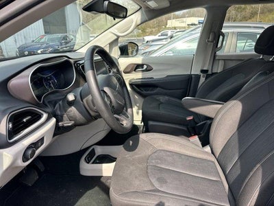 2024 Chrysler Voyager LX FWD