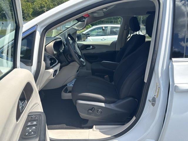 2024 Chrysler Voyager LX FWD