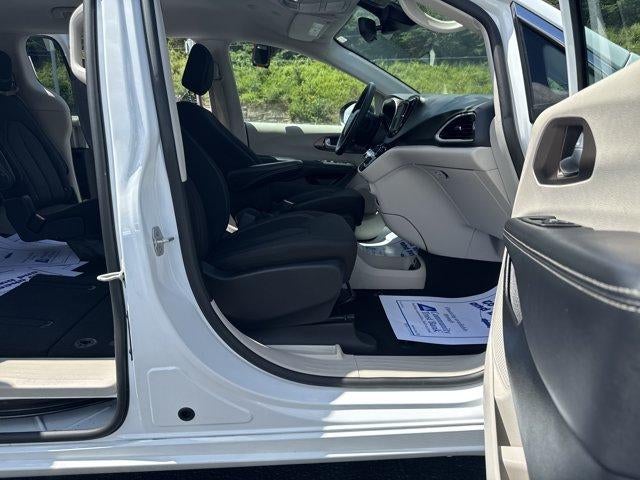 2024 Chrysler Voyager LX FWD