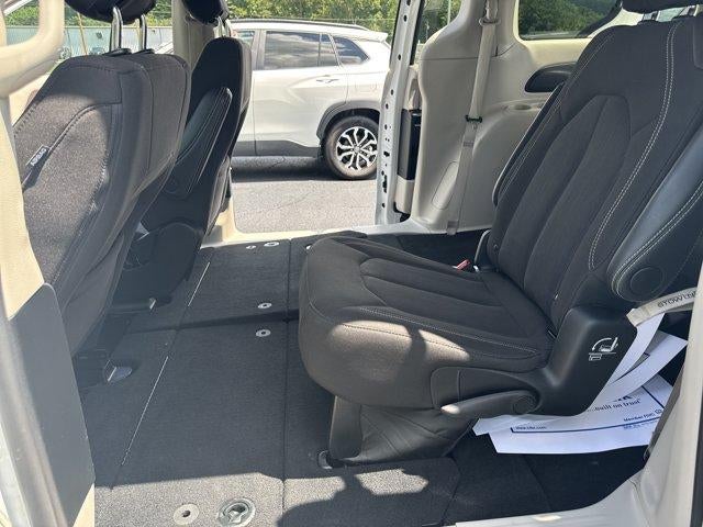 2024 Chrysler Voyager LX FWD
