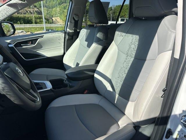 2025 Toyota RAV4 XLE Premium AWD (Natl)