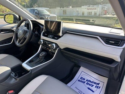 2025 Toyota RAV4 XLE Premium AWD (Natl)
