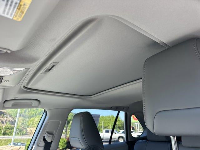 2025 Toyota RAV4 XLE Premium AWD (Natl)
