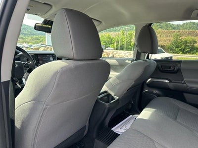 2022 Toyota Tacoma 4WD 4WD SR5 Double Cab 5' Bed V6 AT (Natl)