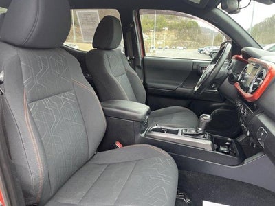 2018 Toyota Tacoma TRD Sport Double Cab 5' Bed V6 4x4 AT (Natl)