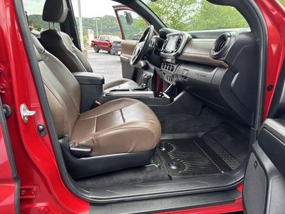2022 Toyota Tacoma 4WD 4WD Limited Double Cab 5' Bed V6 AT (Natl)