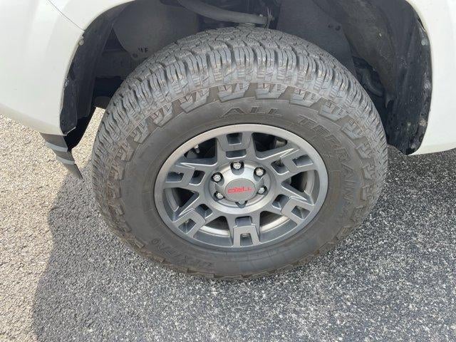 2023 Toyota Tacoma 2WD 2WD SR Double Cab 5' Bed I4 AT (Natl)