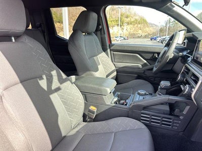 2024 Toyota Tacoma 4WD 4WD SR Double Cab 5' Bed AT (Natl)