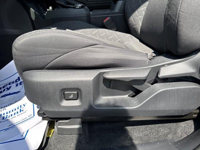 2025 Toyota Tacoma 4WD 4WD SR Double Cab 5' Bed AT (GS)