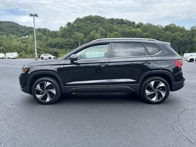 2024 Volkswagen Taos SE 4MOTION