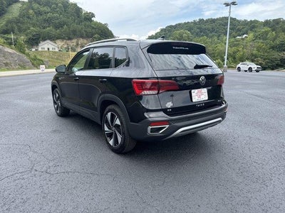 2024 Volkswagen Taos SE 4MOTION