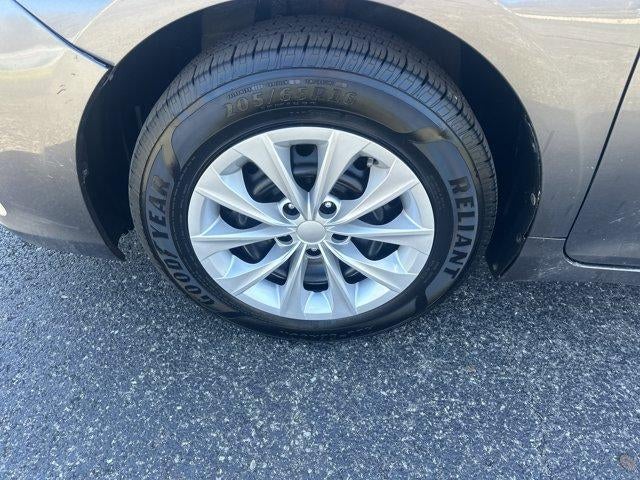 2015 Toyota Camry 4dr Sdn I4 Auto LE (SE)