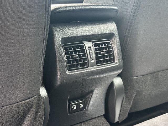 2025 Toyota Camry LE (Natl)