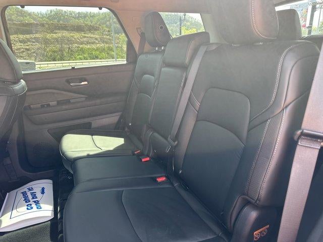 2024 Nissan Pathfinder SL 2WD