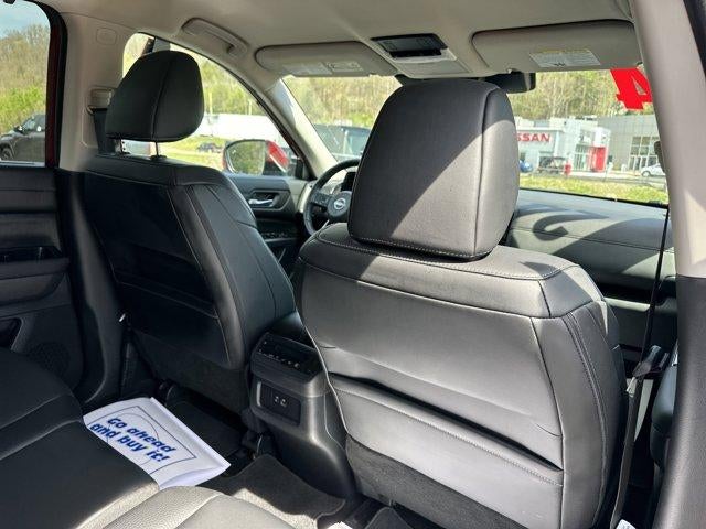 2024 Nissan Pathfinder SL 2WD