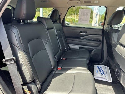 2024 Nissan Pathfinder SL 2WD