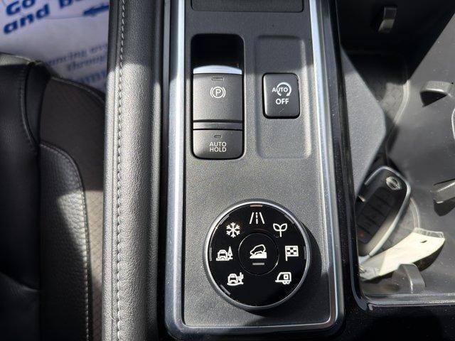 2023 Nissan Pathfinder SL 4WD