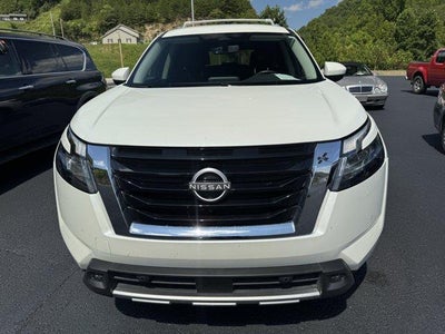 2023 Nissan Pathfinder SL 4WD