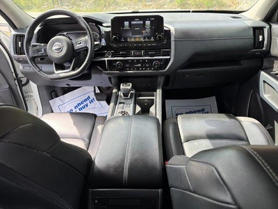 2023 Nissan Pathfinder SL 4WD