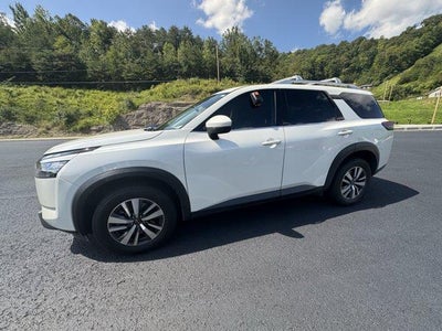 2023 Nissan Pathfinder SL 4WD