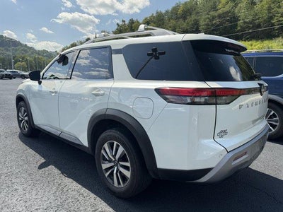 2023 Nissan Pathfinder SL 4WD