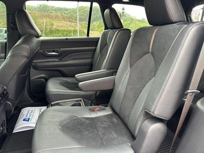 2025 Toyota Grand Highlander LE FWD (Natl)