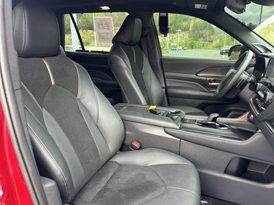 2025 Toyota Grand Highlander LE FWD (Natl)