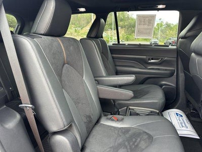 2025 Toyota Grand Highlander LE FWD (Natl)