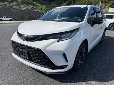 2025 Toyota Sienna XSE AWD 7-Passenger (Natl)