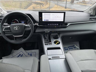 2025 Toyota Sienna XLE AWD 7-Passenger (Natl)