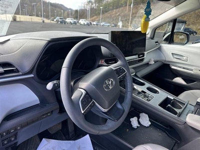 2025 Toyota Sienna XLE AWD 7-Passenger (Natl)