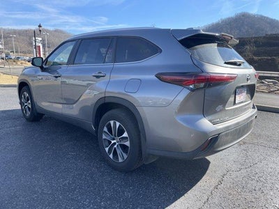 2025 Toyota Highlander XLE AWD (Natl)