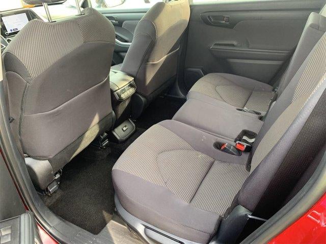 2025 Toyota Highlander LE AWD (SE)