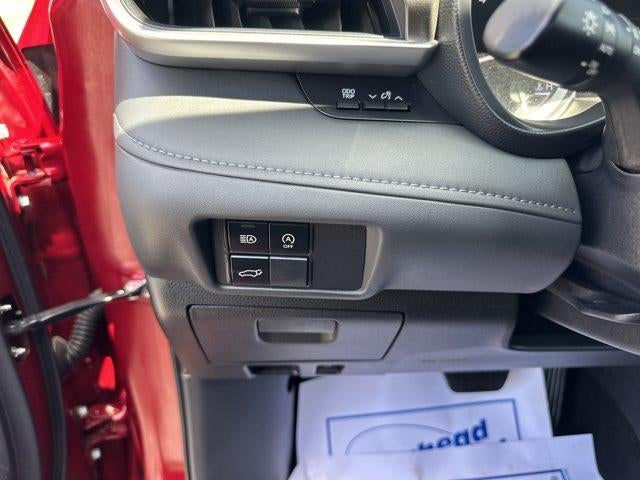 2025 Toyota Highlander LE AWD (SE)